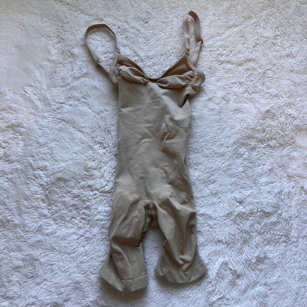 SKIMS Sculpting Mid Thigh Bodysuit Sand Beige Size XXS Adjustable Straps New